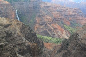 kauai-waimea-canyon-waterfall